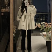 韩国白色连帽斗篷k呢子大衣女，秋冬中长版小个子，高级感毛呢外