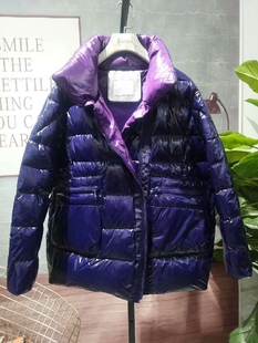   欧版超炫紫背后字母短款防风保暖羽绒服
