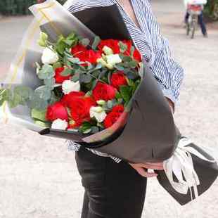 11朵红玫瑰花束生日鲜花速递天津上海深圳广州北京同城店配送女友