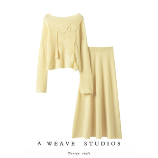 萨琪尼〓绒+〓鹅黄色，镂空流苏提花，阔袖一字肩毛衣伞裙羊绒套装冬