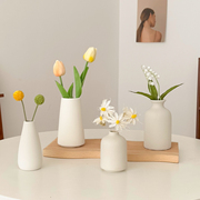 白色粗陶陶瓷干花花瓶高级感插花迷你小花瓶办公桌桌面装饰摆件