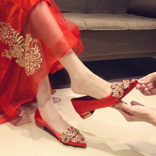 婚鞋女平底2024年新娘礼服，鞋粗跟中式红色，结婚鞋子低跟秀禾鞋
