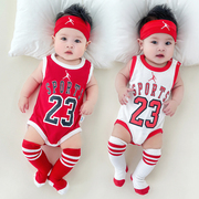 婴儿球服连体衣夏满月(夏满月)拍照哈衣篮球服背，心包屁衣宝宝百天红色衣服