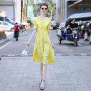 2024法式裙子女夏季高腰显瘦a字减龄镂空蕾丝拼接黄色连衣裙