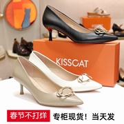 kisscat接吻猫2024羊皮尖头饰，扣一脚蹬，浅口细跟女单鞋ka43509-15