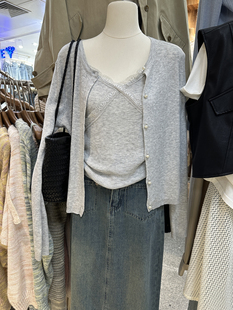 十三行2024年春季韩版修身两件套拼蕾丝，吊带+珍珠扣针织开衫