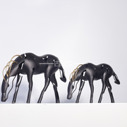 现代简约黑色金属创意客厅家居，抽象动物马摆件(马摆件)样板房间装饰工艺品