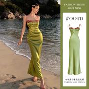 海边度假刺绣花朵绿色缎面吊带，连衣裙女夏季性感，辣妹纯欲风包臀裙