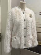 2023年冬季白色仿狐狸毛环保(毛，环保)皮草外套，女短款加厚小香毛毛大衣