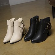 短靴女2023秋冬季粗跟短靴尖头皮带扣时装女士高跟靴子