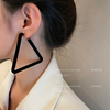 黑色大耳环小众设计感2023高级时尚，夸张耳饰女耳钉耳圈
