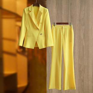 马卡龙(马卡龙)色系黄色，西装外套开叉微喇叭，长裤两件套气质上班通勤装