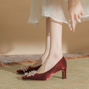 红色粗跟婚鞋秀和马面裙，龙凤裙褂新娘，鞋绸缎单鞋方头浅口高跟鞋