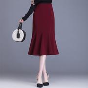 韩版修身鱼尾裙酒红色半身裙女秋季2024通勤高腰包臀裙中长款