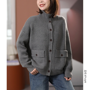shuye2023冬季休闲宽松百搭纯色，高领单排扣毛衣，针织外套女