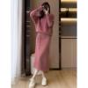 gg。欧洲站女装2024慵懒风，粉色高领毛衣，套装半身裙针织两件套