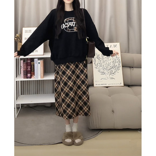 大码胖mm韩版减龄套装秋季字母刺绣圆领卫衣+格纹半身长裙两件套