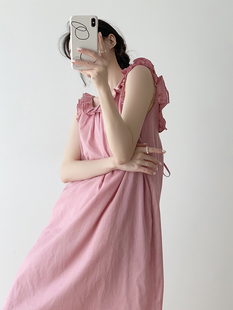 粉色苎麻后背抽绳式露背连衣裙，女夏设计感荷叶边减龄宽松中长款裙