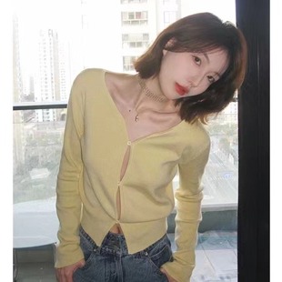 奶黄色短款针织小开衫，女设计感早春韩系穿搭修身百搭薄款毛衣外套