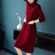 红色连衣裙冬季气质修身高端洋气，高领冬裙女针织妈妈，毛衣裙(毛衣裙)中长款