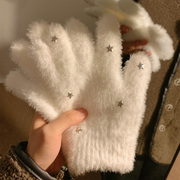可爱毛绒星星手套女冬季加厚保暖韩版白色，防寒针织毛茸茸手套