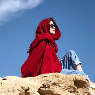 纯色红围巾女秋冬西藏青海湖旅游民族风披肩超大加厚空调保暖披风