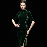 墨绿色丝绒旗袍2024年改良版，年轻款时尚旗袍裙长款连衣裙女夏