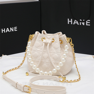 香港小包包女2023韩版珍珠链条水桶，包真皮(包真皮)单肩斜挎手提包