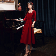 红色小礼服2024赫本风法式复古高级感气质优雅中长款连衣裙女