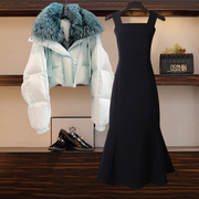 短款加绒加厚毛领羽绒棉服外套，女冬季设计感搭背带鱼尾连衣裙