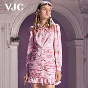 vjc威杰思春夏女装，粉红色气质翻领，碎花抽褶修身连衣裙
