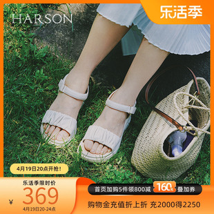 哈森运动凉鞋女夏季魔术贴羊皮软底坡跟运动休闲沙滩凉鞋HM237401