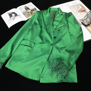 CCA自制袖口羽毛装饰双排扣翻领绿色缎面西装外套中长款亮面西服
