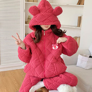睡衣女冬季三层夹棉加绒加厚卡通，草莓熊珊瑚(熊珊瑚，)绒连帽超厚家居服套装