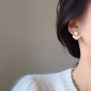 一款两带珍珠花朵耳钉女纯银小众设计高级耳饰2024年耳环