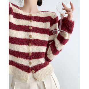 icts新年氛围感酒红色设计感显瘦百搭金扣条纹羊毛针织毛衣开衫