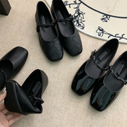 黑色玛丽珍鞋女鞋子2024年春秋浅口软平底漆皮小众配裙子单鞋