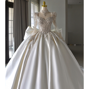 法式复古缎面轻婚纱礼服2023新娘高级质感白色拖尾冬季主纱