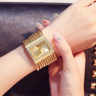 韩国大(韩国大)表盘手表，女方形时尚潮流，个性水钻手链女表金色流苏石英表