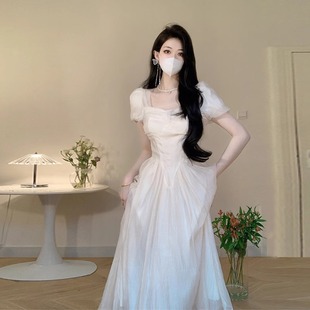 法式白色方领泡泡袖连衣裙女气质高级感仙女超，仙森系收腰长裙夏季