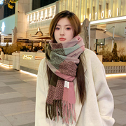 格子围巾女冬季保暖2023韩系女生版高级感氛围，配大衣西装围脖