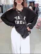王家欧洲站2024春季时尚大牌女装高端韩国斜露肩字母T恤