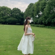 白色吊带连衣裙法式设计感小众，赫本风蓬蓬裙泫，雅风裙子显瘦显高ab