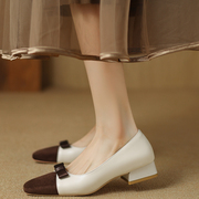 春秋季女鞋小香风拼色蝴蝶结小方头中跟粗跟单鞋大小码32--43