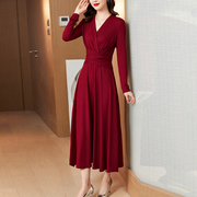 秋季连衣裙2023年纯色长袖V领法式优雅收腰显瘦长裙气质红裙