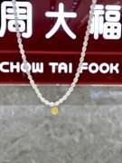 周大福至真系列时尚珍珠项链，18k金镂空(金镂空)简约圆球吊坠7折