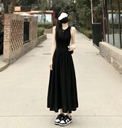 高级感无袖黑色连衣裙女夏季2023年收腰显瘦背心，吊带a字长裙