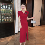 气质优雅修身红色礼服裙日常可穿V领包臀法式名媛春夏短袖连衣裙