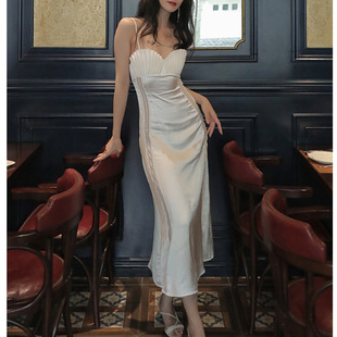 欧美性感V领吊带露背白色礼服轻奢小众高端级气质晚宴年会连衣裙