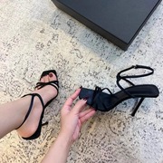 法式性感黑色凉鞋女2024年夏季交叉绑带细跟气质，绸缎高跟鞋